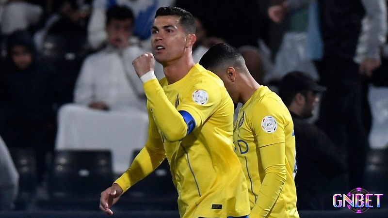 Cầu thủ ghi bàn nhiều nhất Euro với 14 bài trong 25 trận đấu tham gia là Cristiano Ronaldo