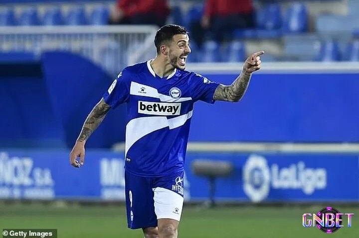 Joselu là một tiền đạo tài năng với những pha ghi bàn cực ấn tượng