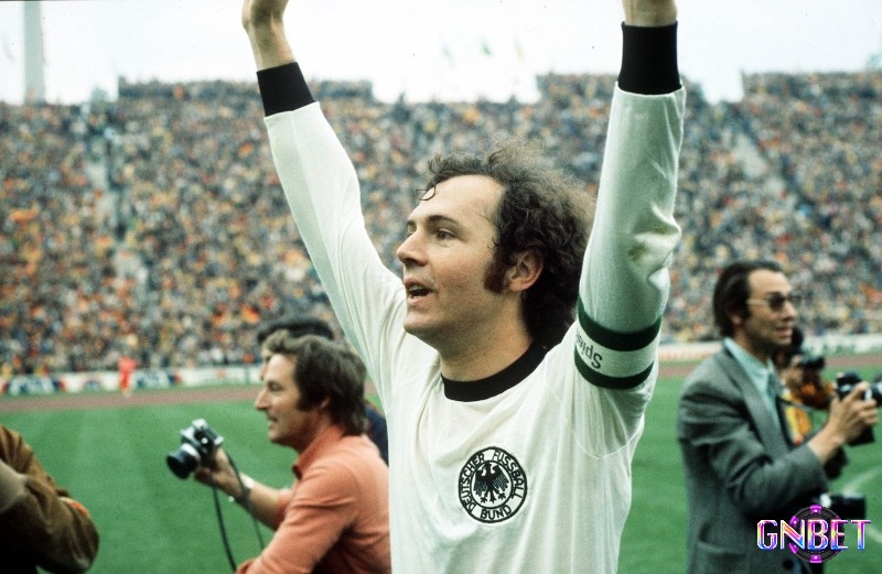 Franz Beckenbauer là trung vệ hay nhất Bundesliga có sự nghiệp đầy mỹ mãn