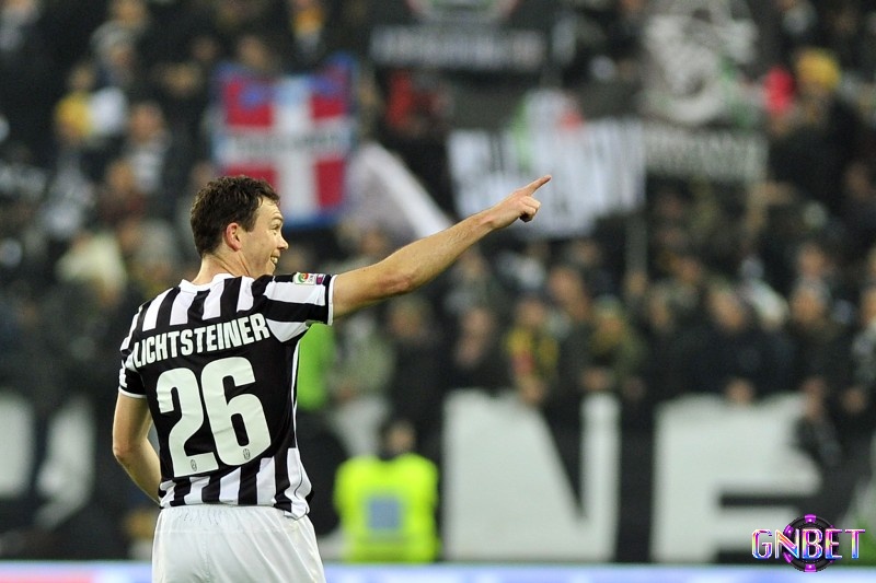 Stephan Lichtsteiner (Juventus) xứng đáng trong top hậu vệ hay nhất Serie A