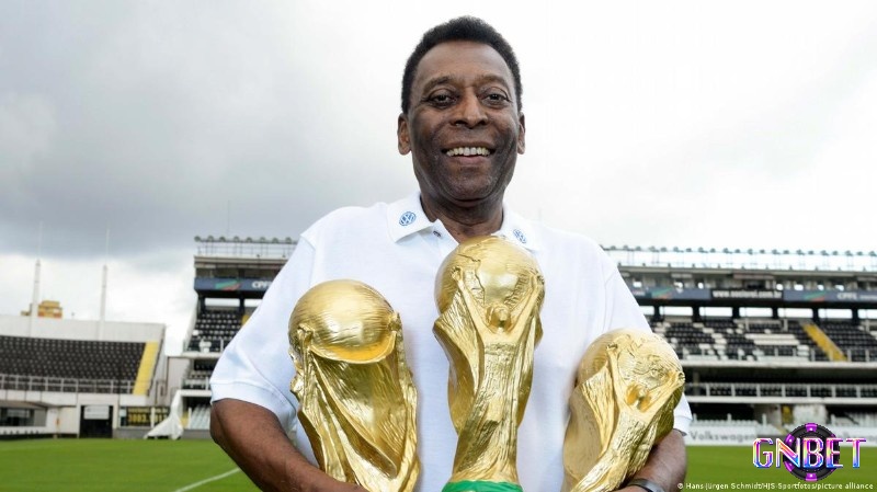 Pele là cái tên không thể thiếu trong danh sách tiền đạo hay nhất World Cup