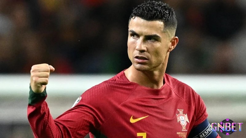 Tiền đạo hay nhất Cristiano Ronaldo ghi dấu ấn mạnh mẽ trong lịch sử bóng đá