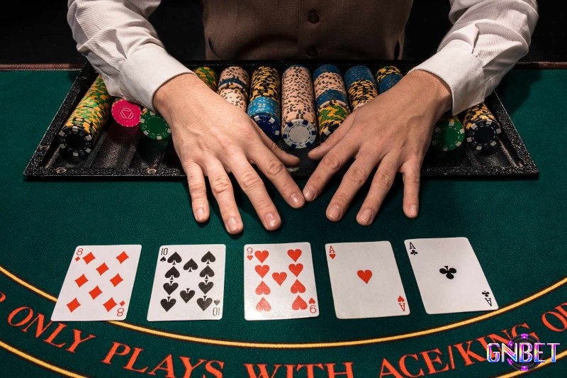 Xác định độ lớn của các hand trong bài poker