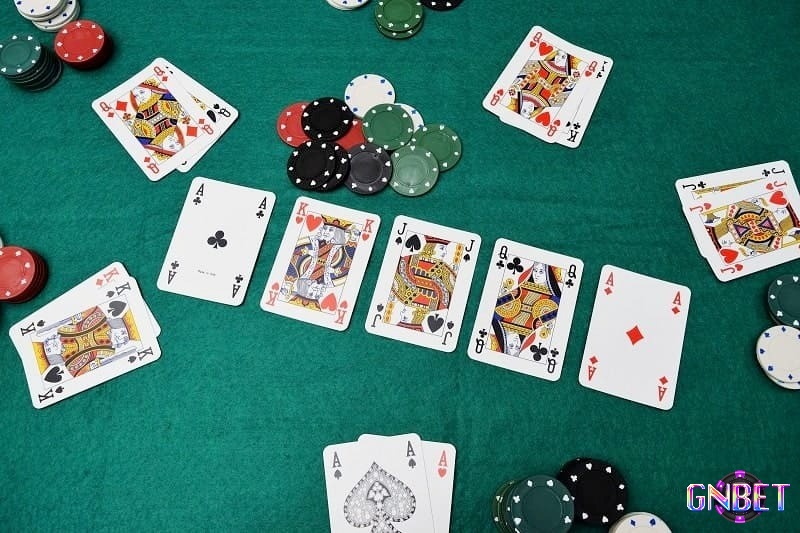 Chi tiết cách đánh bài poker